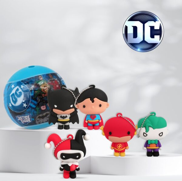 LOT 100 CAPSULES DC JUSTICE LEAGUE 50mm
